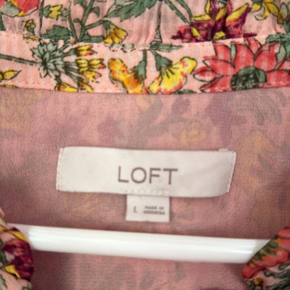 3/$18 LOFT Garden Ruffle Sleeve Blouse Size: L Length: 26” - Picture 8 of 8